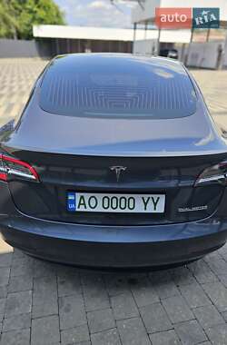 Седан Tesla Model 3 2020 в 