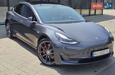 Седан Tesla Model 3 2020 в 