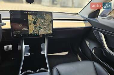 Седан Tesla Model 3 2020 в Ужгороде