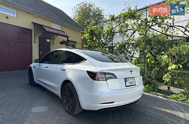 Седан Tesla Model 3 2021 в 