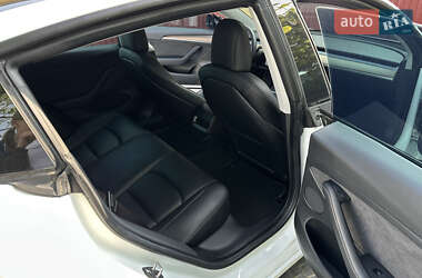 Седан Tesla Model 3 2021 в 