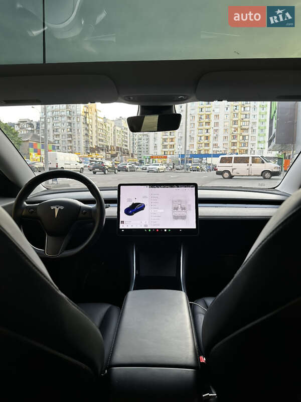 Седан Tesla Model 3 2018 в Киеве