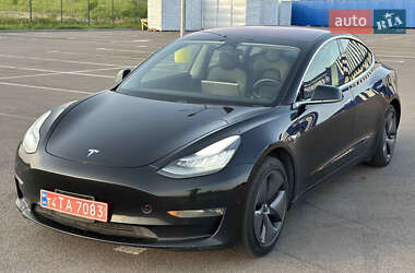 Седан Tesla Model 3 2018 в Ровно