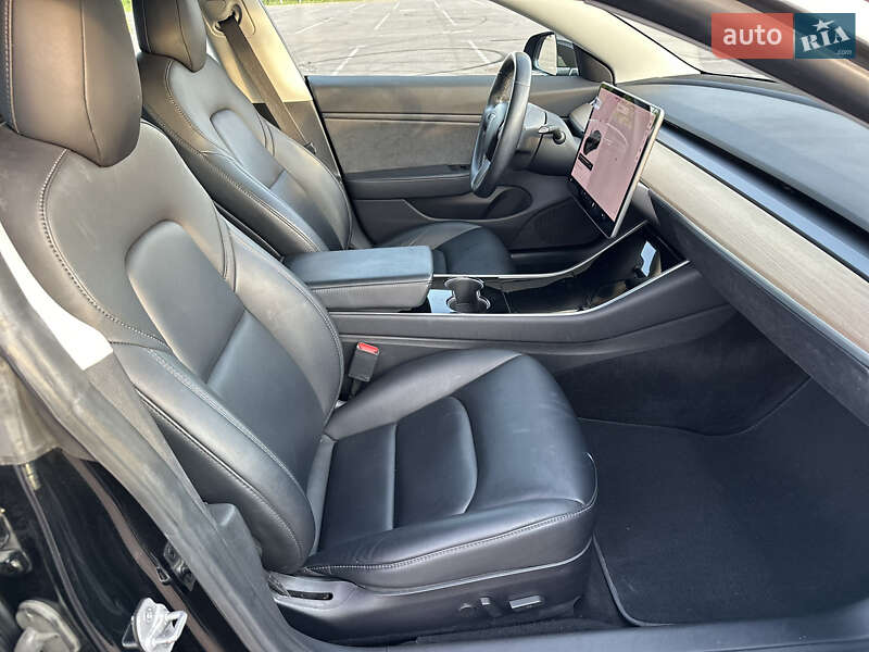 Седан Tesla Model 3 2018 в Рівному