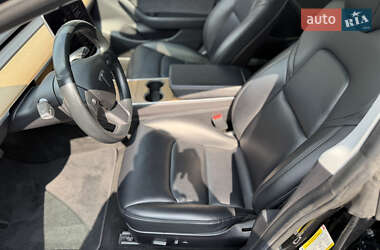 Седан Tesla Model 3 2019 в 