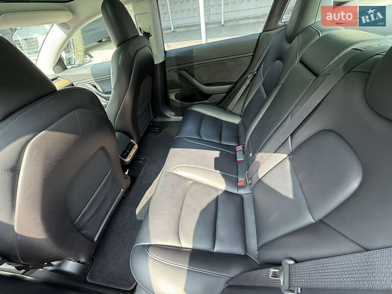 Седан Tesla Model 3 2019 в Шептицькому фото 25 Седан Tesla Model 3 2019 в Шептицькому