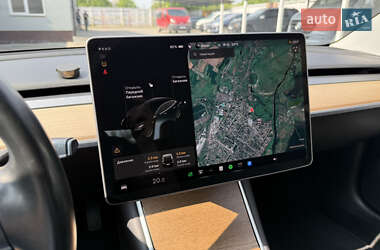 Седан Tesla Model 3 2019 в 
