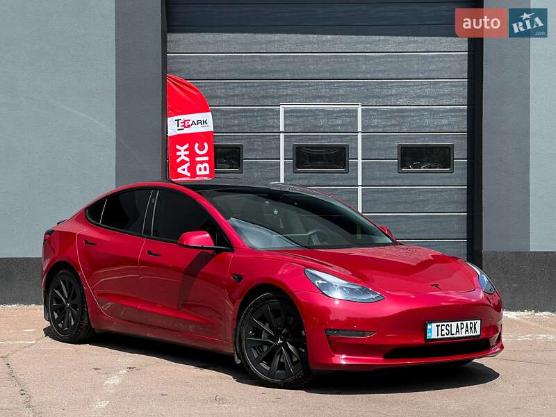 Седан Tesla Model 3 2021 в Киеве