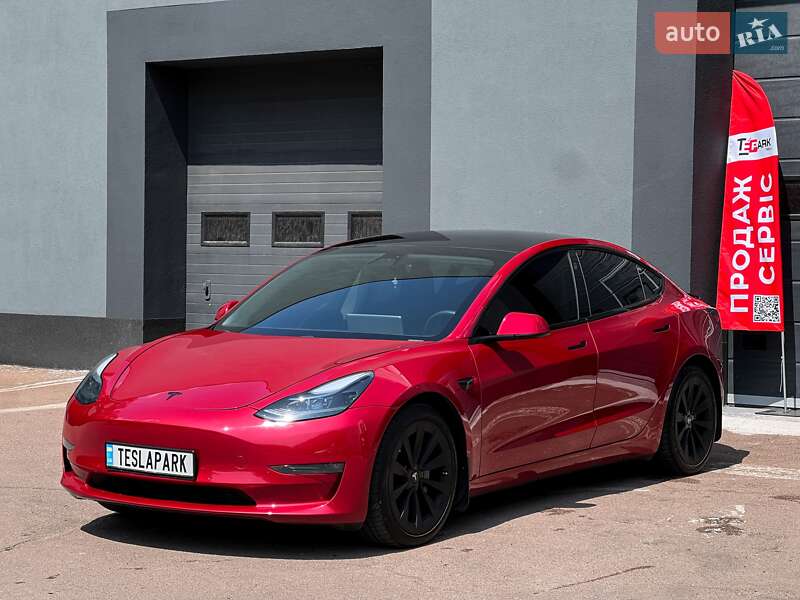 Седан Tesla Model 3 2021 в Киеве