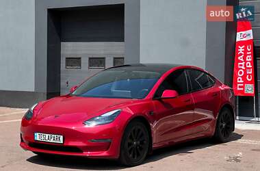 Седан Tesla Model 3 2021 в 