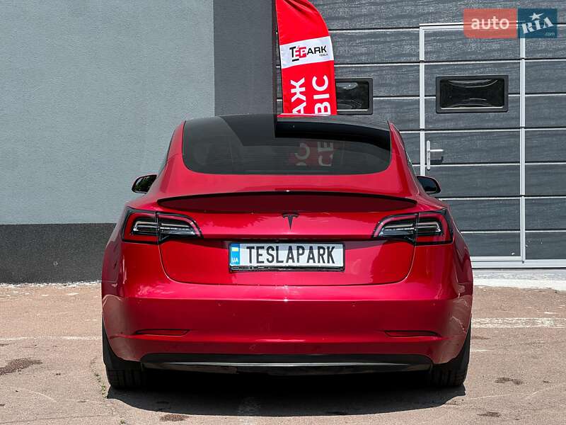 Седан Tesla Model 3 2021 в Киеве