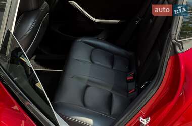 Седан Tesla Model 3 2021 в 