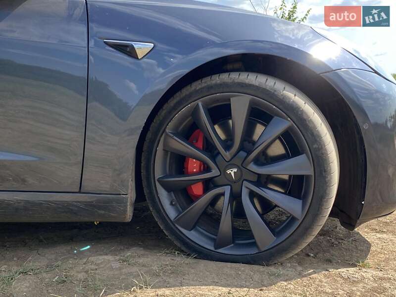 Седан Tesla Model 3 2020 в 