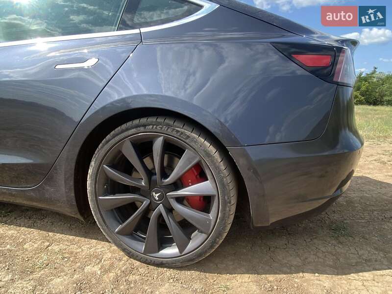 Седан Tesla Model 3 2020 в Кривому Розі