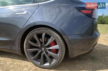 Седан Tesla Model 3 2020 в 