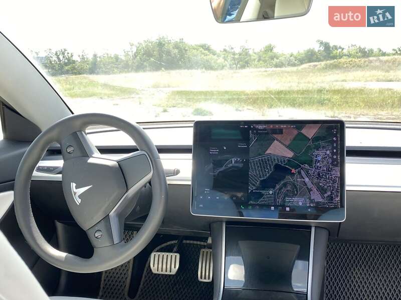 Седан Tesla Model 3 2020 в Кривому Розі