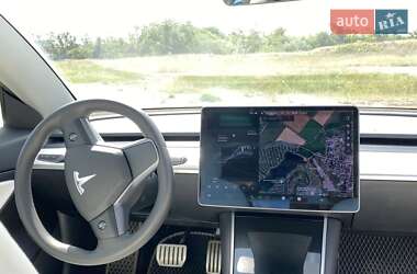 Седан Tesla Model 3 2020 в 
