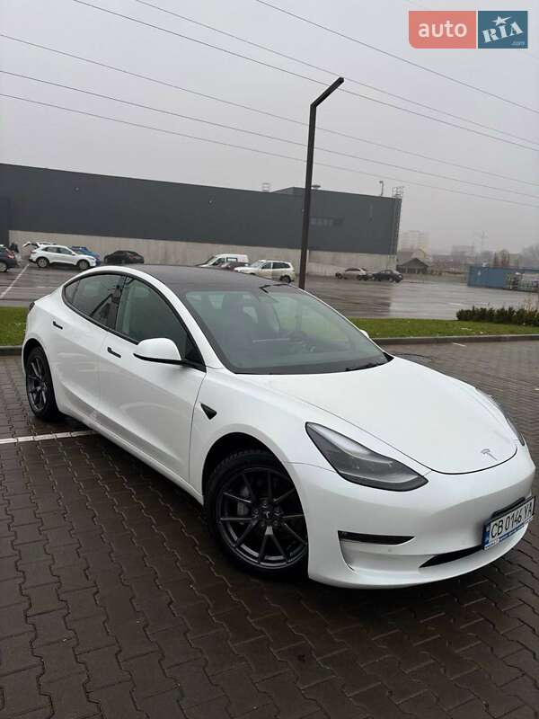 Седан Tesla Model 3 2022 в 