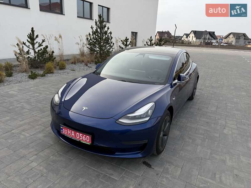 Седан Tesla Model 3 2019 в Луцке
