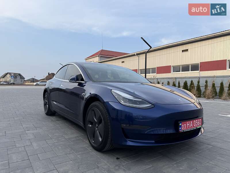 Седан Tesla Model 3 2019 в Луцке