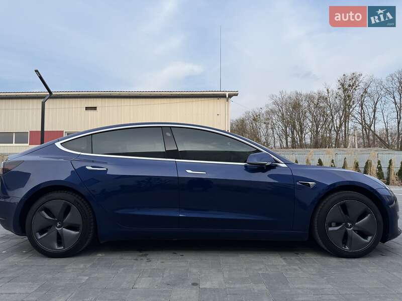 Седан Tesla Model 3 2019 в Луцке