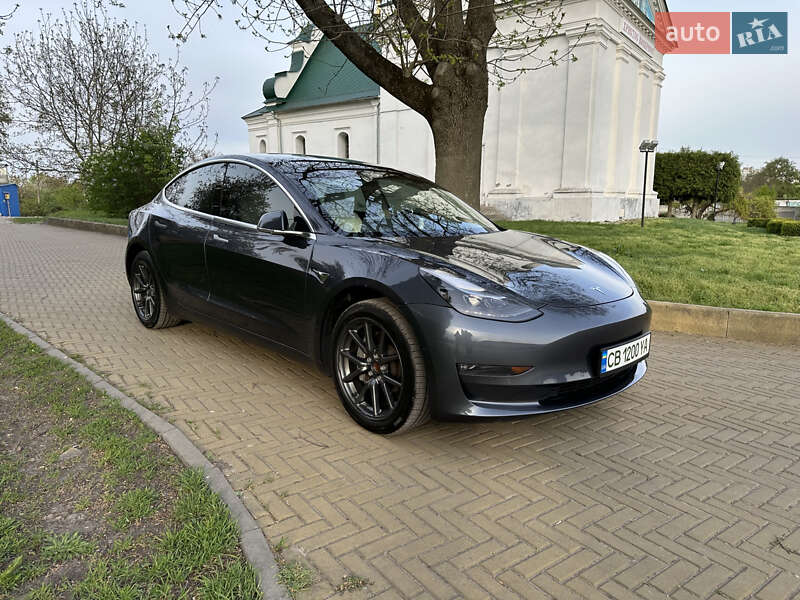 Седан Tesla Model 3 2019 в Прилуках