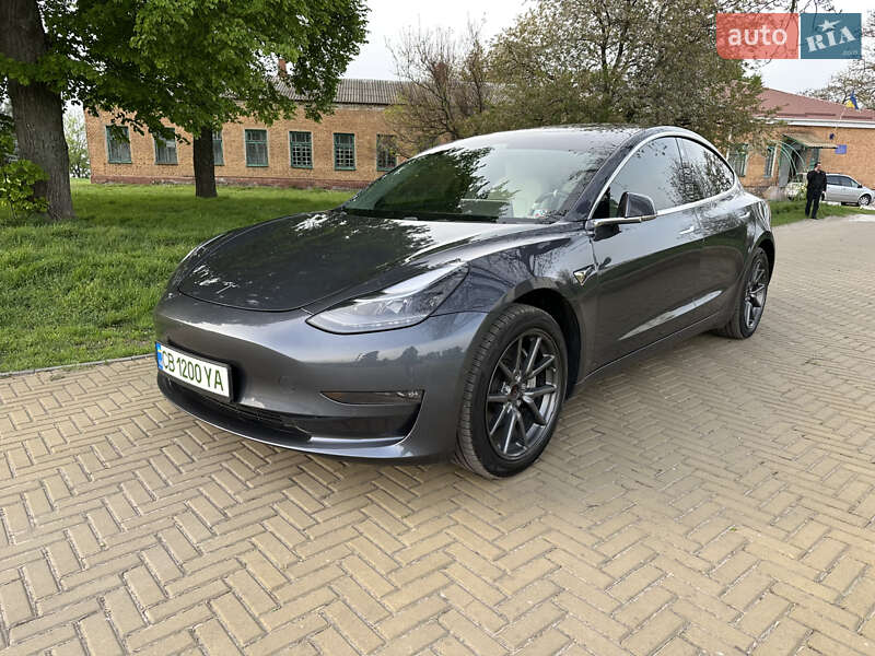 Седан Tesla Model 3 2019 в Прилуках