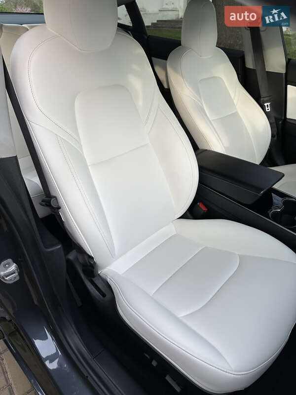 Седан Tesla Model 3 2019 в Прилуках
