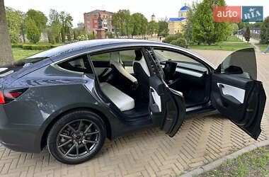 Седан Tesla Model 3 2019 в Прилуках