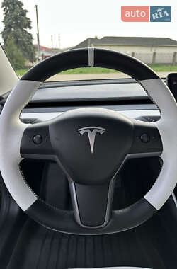 Седан Tesla Model 3 2019 в Прилуках