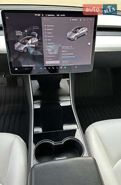 Седан Tesla Model 3 2019 в Прилуках