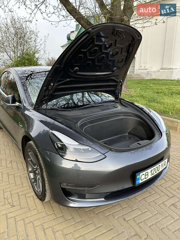 Седан Tesla Model 3 2019 в Прилуках