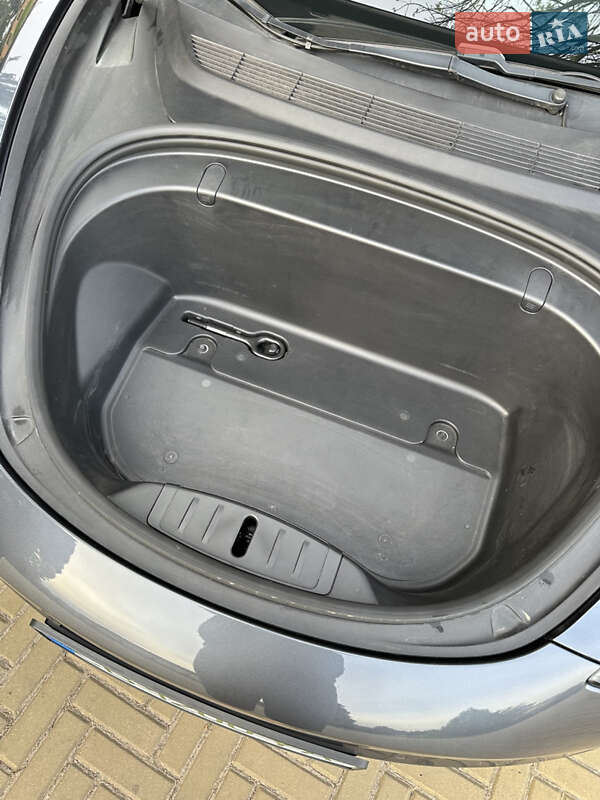 Седан Tesla Model 3 2019 в Прилуках
