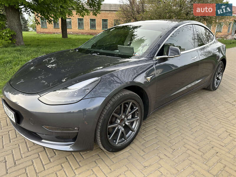 Седан Tesla Model 3 2019 в Прилуках