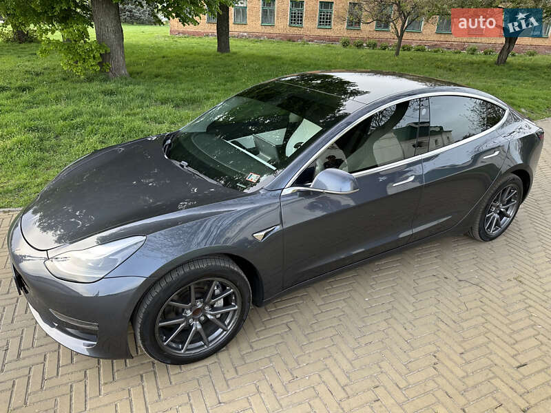 Седан Tesla Model 3 2019 в Прилуках