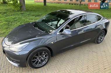 Седан Tesla Model 3 2019 в 