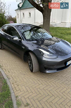 Седан Tesla Model 3 2019 в Прилуках