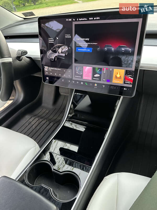 Седан Tesla Model 3 2019 в Прилуках