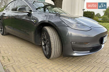 Седан Tesla Model 3 2019 в Прилуках