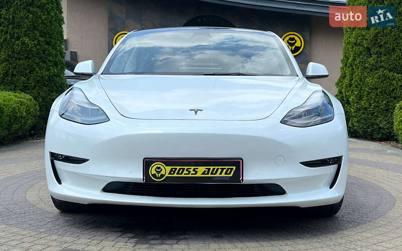 Седан Tesla Model 3 2022 в Львові