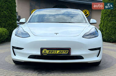 Седан Tesla Model 3 2022 в 