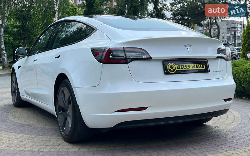 Седан Tesla Model 3 2022 в Львові