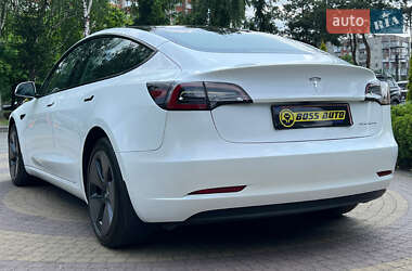 Седан Tesla Model 3 2022 в 
