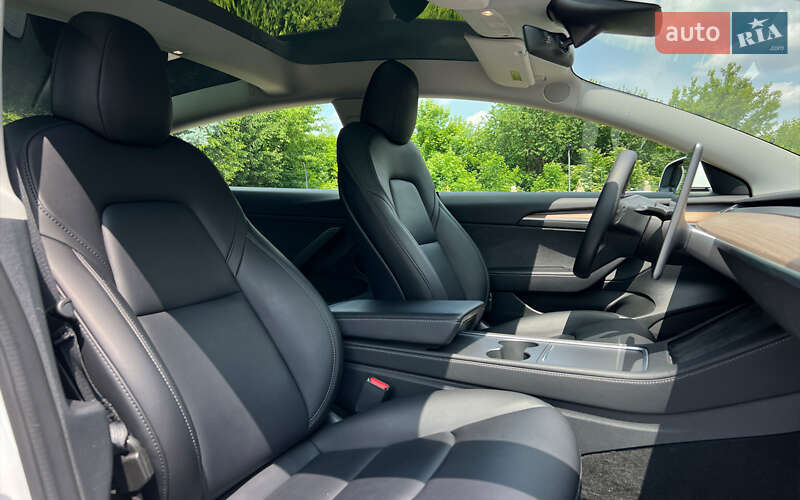 Седан Tesla Model 3 2022 в Львові