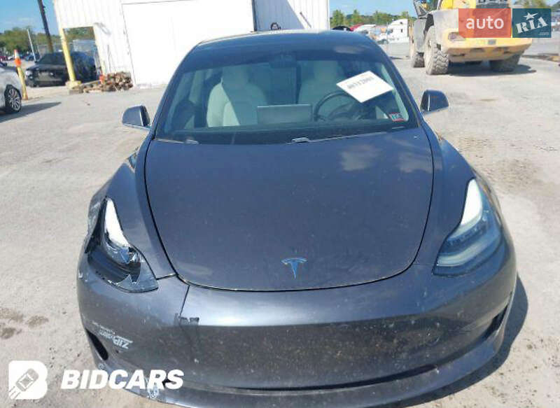 Седан Tesla Model 3 2019 в Прилуках
