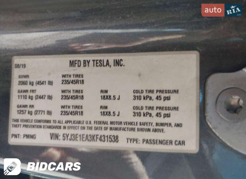 Седан Tesla Model 3 2019 в Прилуках