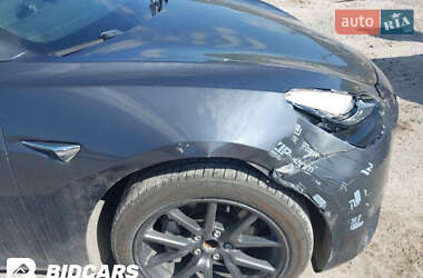 Седан Tesla Model 3 2019 в Прилуках