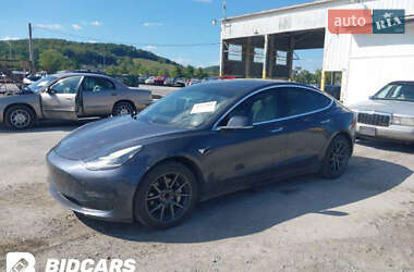 Седан Tesla Model 3 2019 в Прилуках