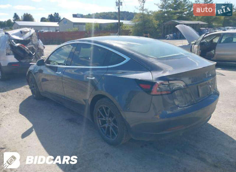 Седан Tesla Model 3 2019 в Прилуках
