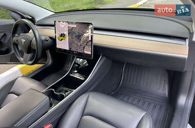 Седан Tesla Model 3 2019 в 